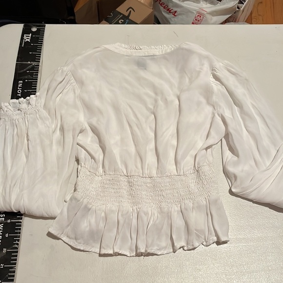 Forever 21 small white long sleeve top deep V-Neck falls at waist - Picture 10 of 10